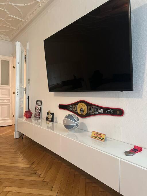 Grosses Apartment Am Kudamm Berlin Bagian luar foto