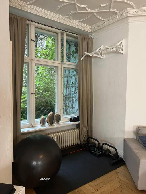 Grosses Apartment Am Kudamm Berlin Bagian luar foto